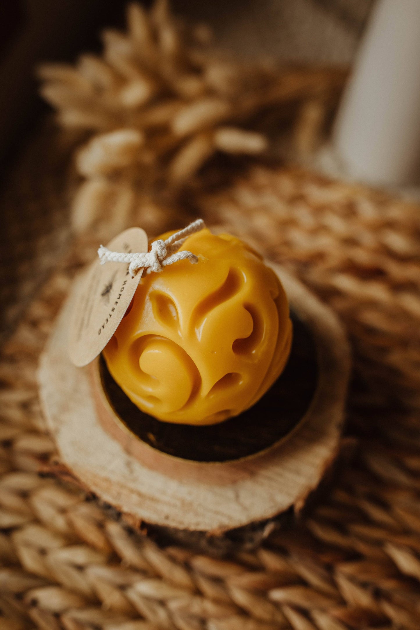 Beeswax pillar candle 'Cynthia"