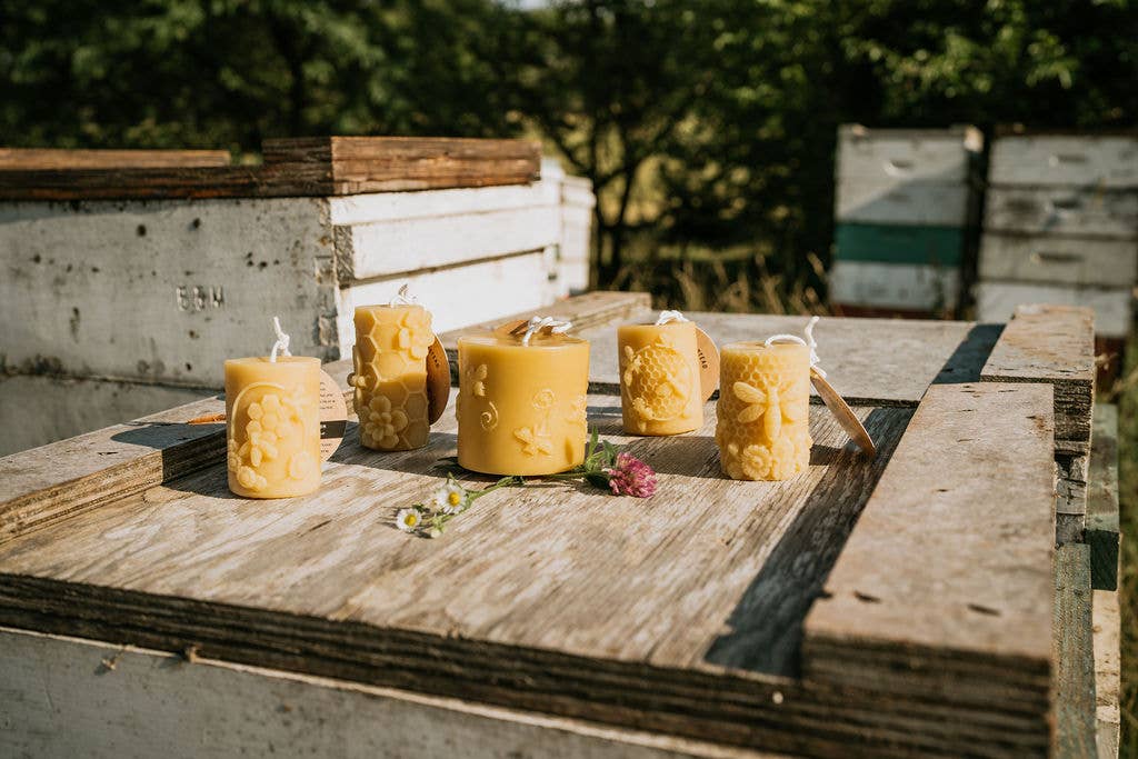 Beeswax pillar candle 'Honeybun'