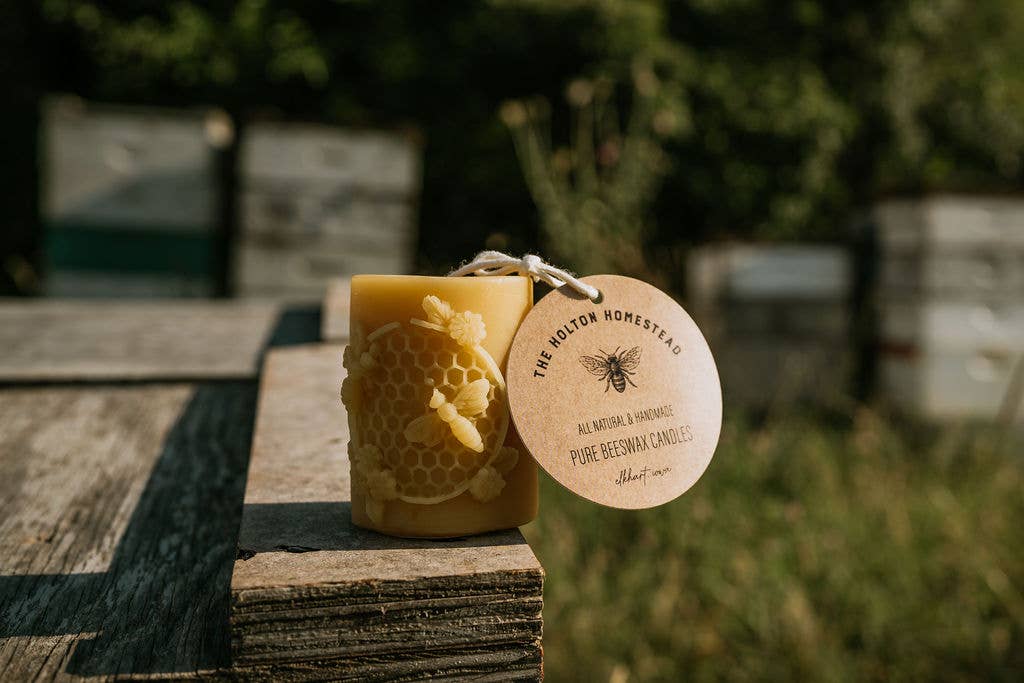 Beeswax pillar candle 'Honeybun'