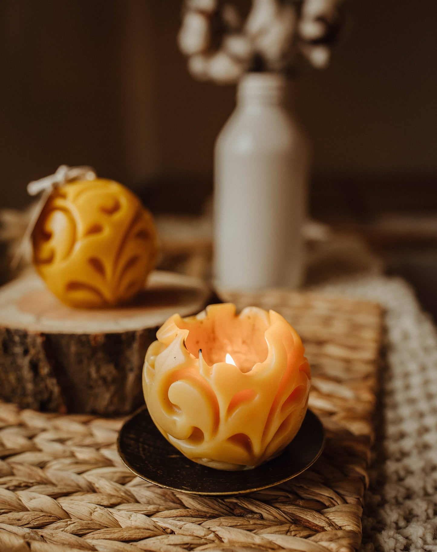 Beeswax pillar candle 'Cynthia"