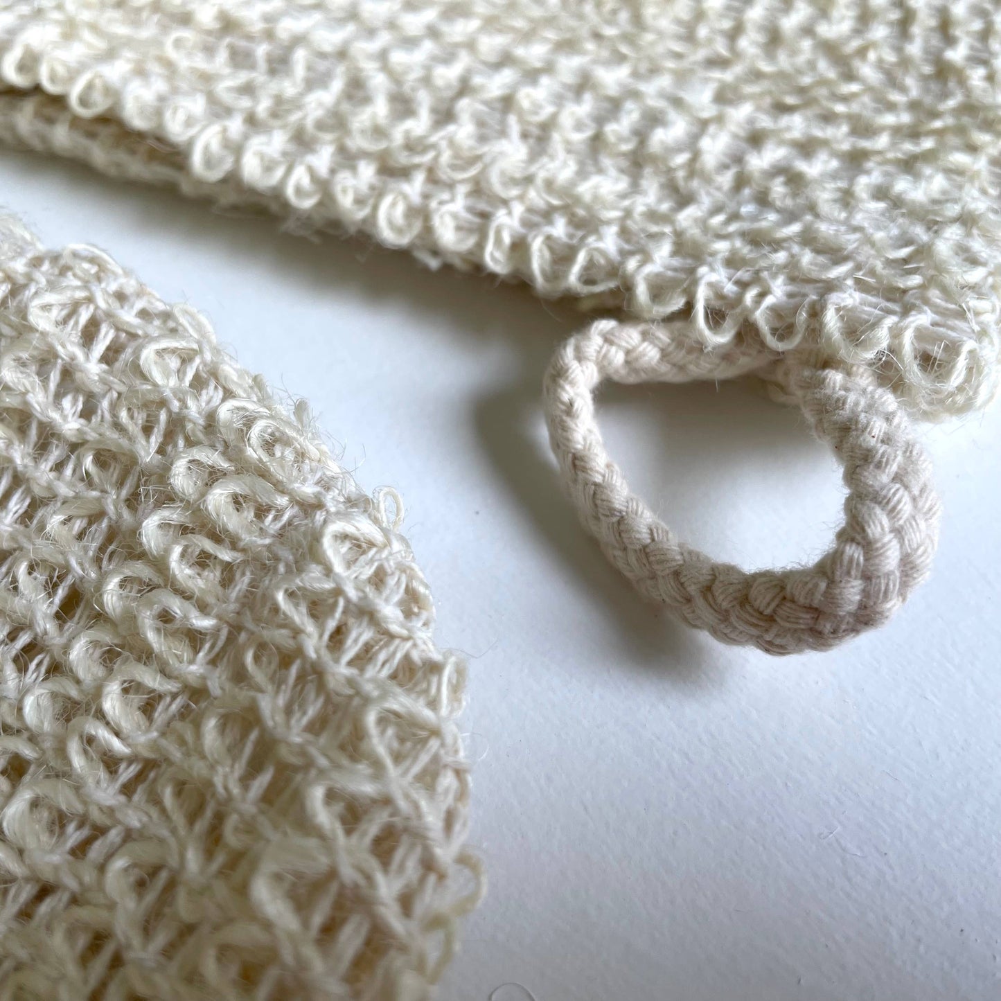 Natural ramie exfoliating glove