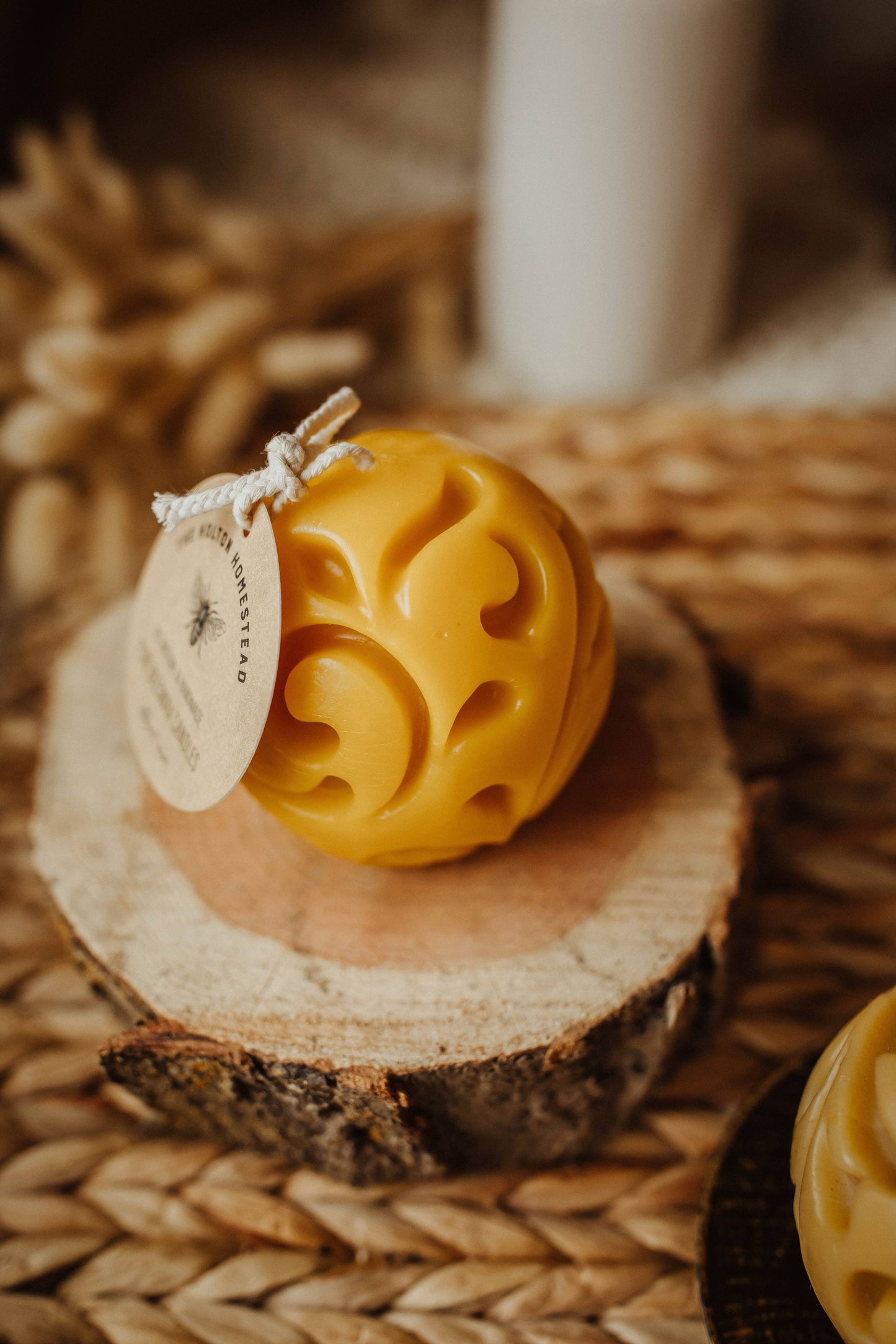 Beeswax pillar candle 'Cynthia"