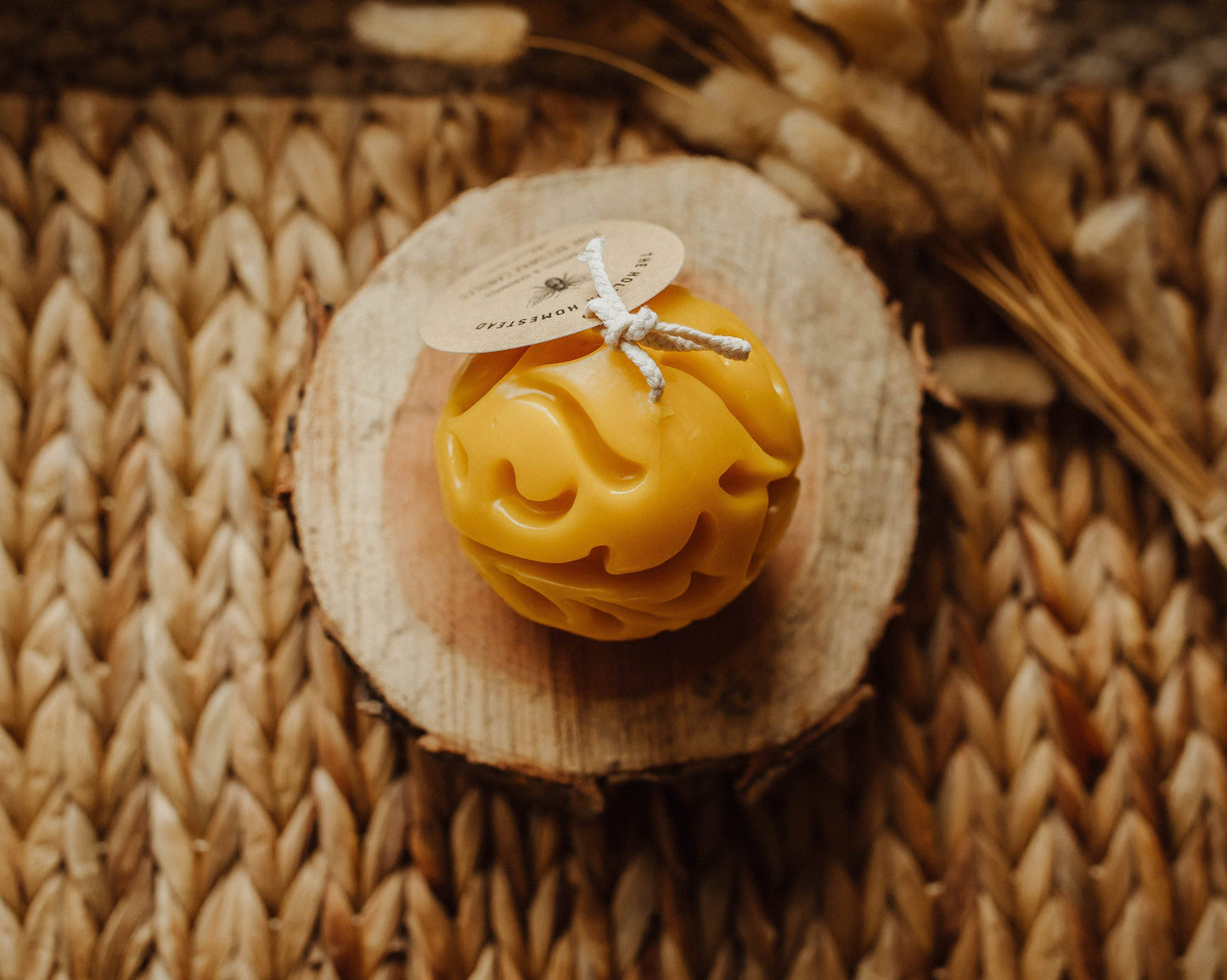 Beeswax pillar candle 'Cynthia"